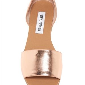 Steve Madden Sidestep Sandal in Rose Gold
